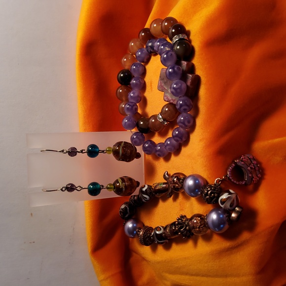 Beautiful glass stretch bracelets, one pair of glass beads earrings. - Picture 5 of 12